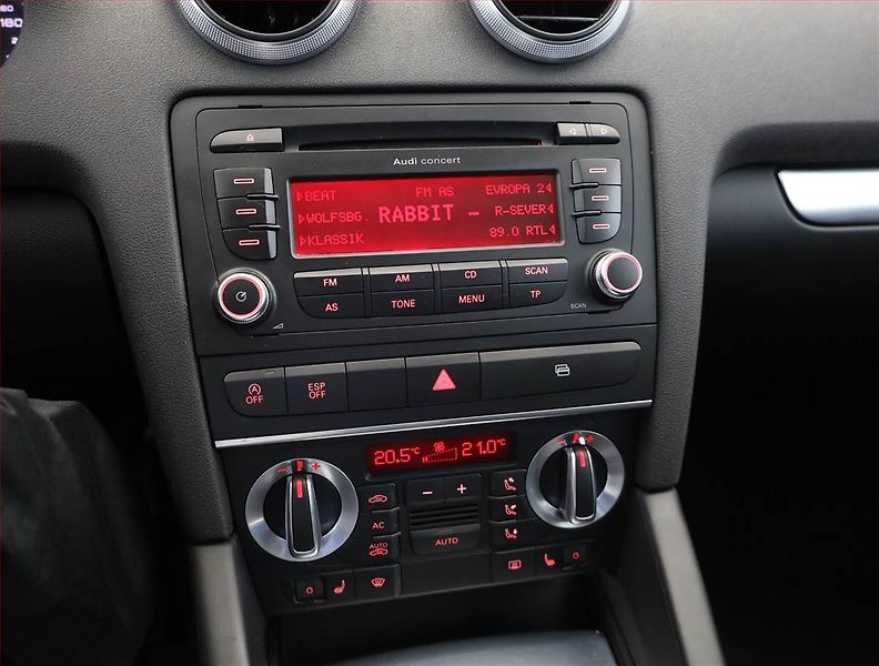 Audi A3 (2009) Sport 1.4 TFSI, Serv.kniha - fotka 9 z 17