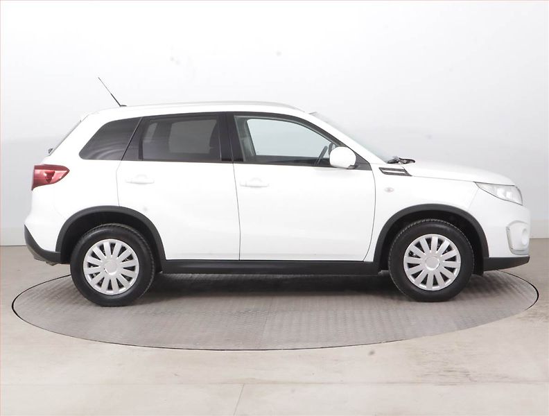 Suzuki Vitara (2018) 1.0 BoosterJet, Automat - fotka 6 z 16