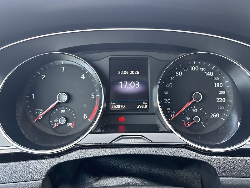 Volkswagen Passat (2020) Variant 2.0 TDI 4Motion DSG Al - fotka 11 z 27