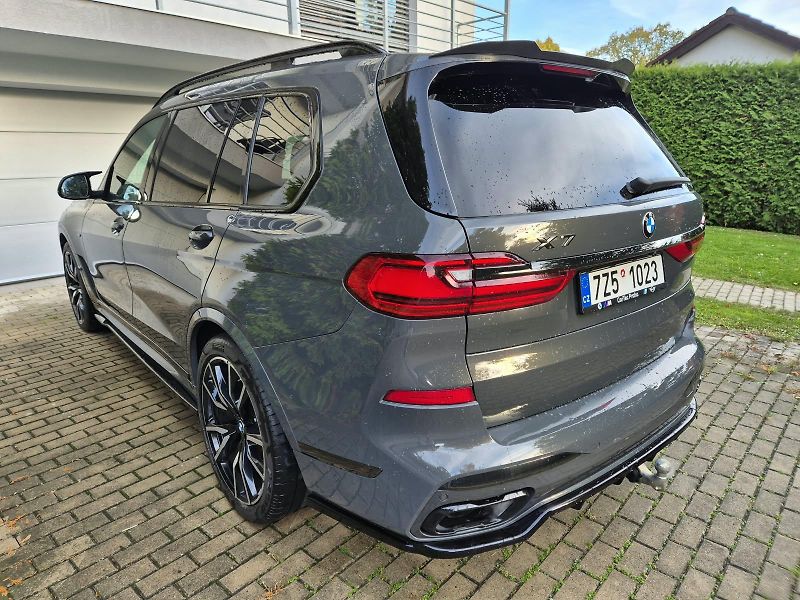 BMW X7 (2021) 40d Xdrive   REZERVACE - fotka 16 z 29