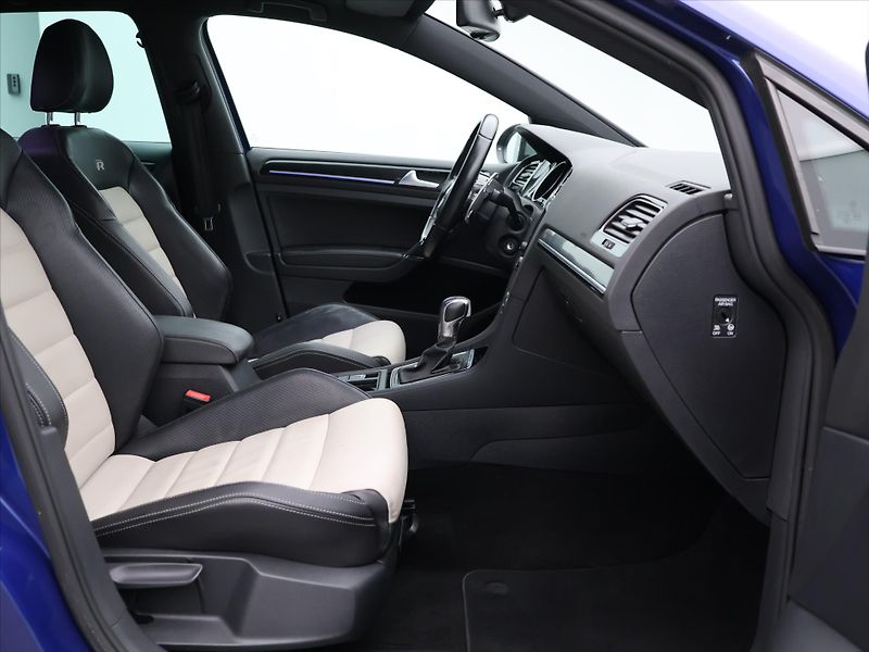 Volkswagen Golf 2,0 TSI R 221kW 4Motion DSG - fotka 12 z 35