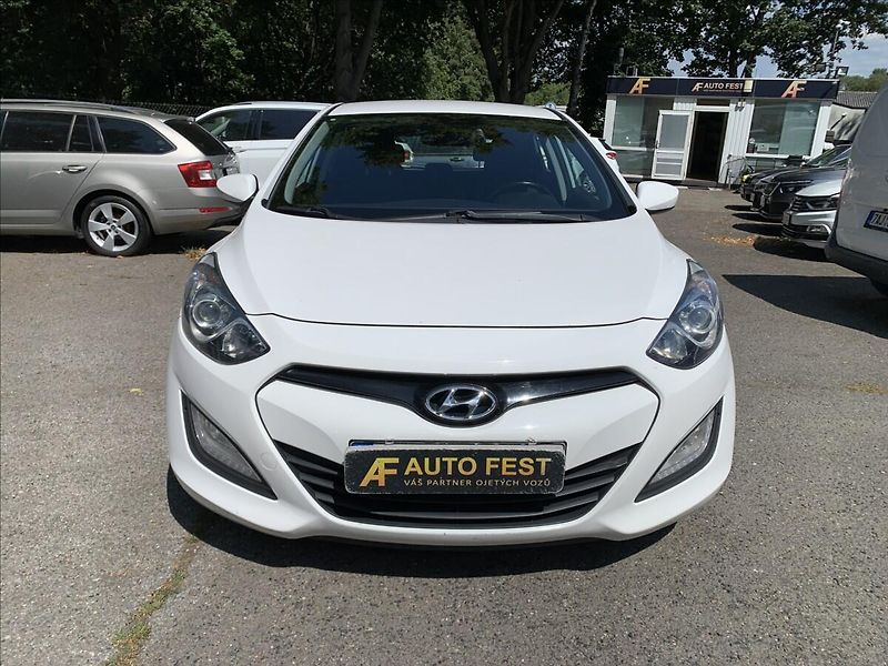 Hyundai i30 1,4 i, ČR - fotka 2 z 17
