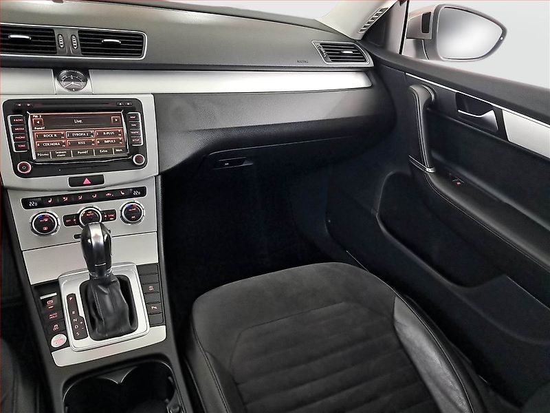 Volkswagen Passat (2013) 2.0 TDI, Automat, Navi, Xenony - fotka 8 z 23
