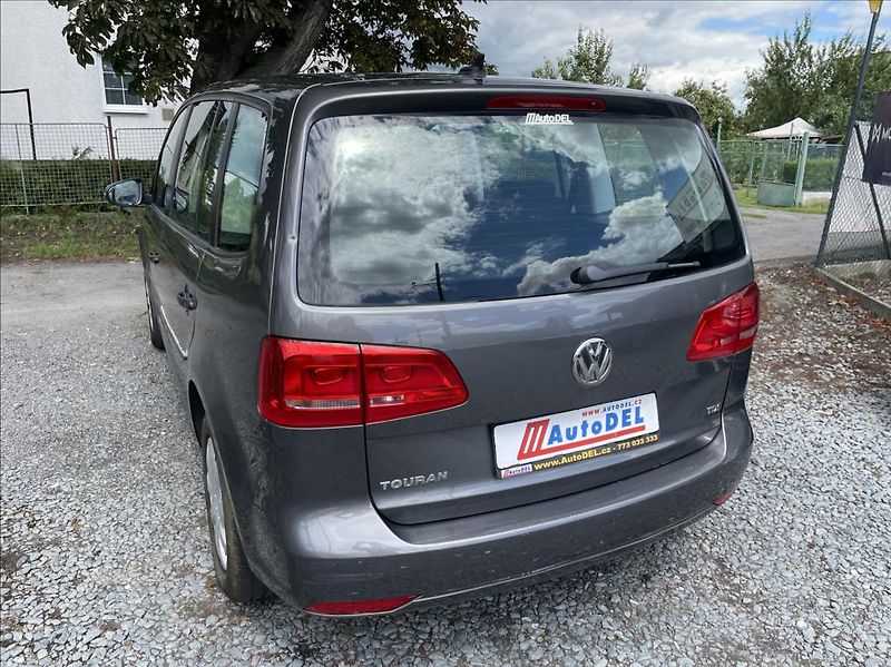 Volkswagen Touran 1,6 TDi  Navigace,Climatronic - fotka 4 z 49