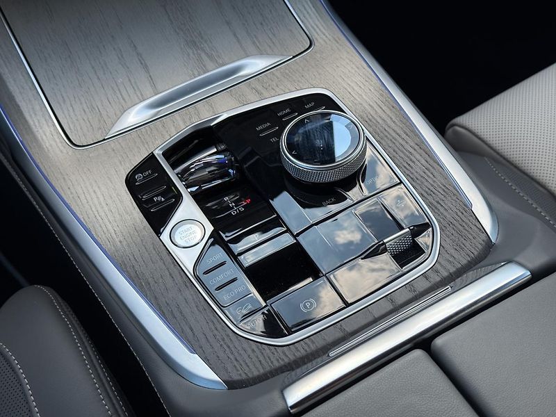 BMW X7 M60i xDrive - fotka 13 z 22