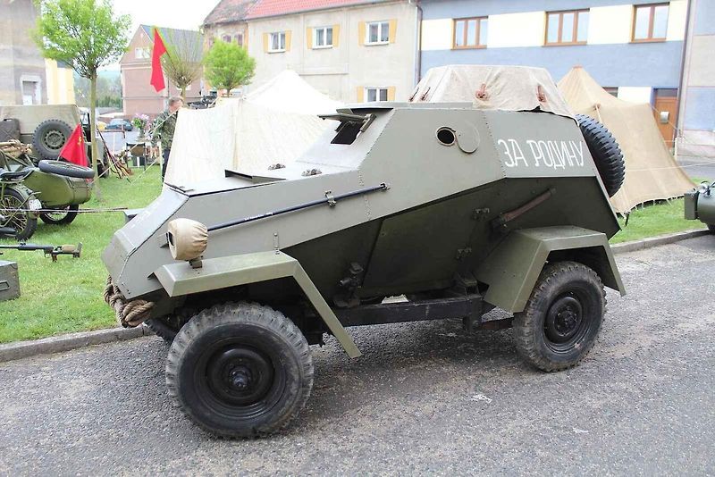 Nádherně zrenovovaný vojenský automobil Volkswagen type 82E, pro který cesta na akci do Radonic u Kadaně byla vůbec prvním dálkovým výjezdem.