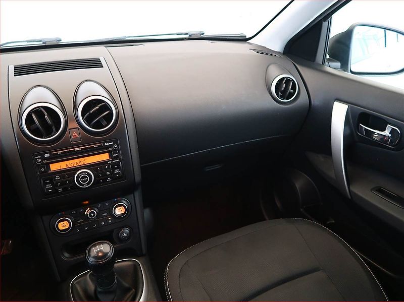 Nissan Qashqai (2010) 1.6, Tempomat, Park. senzory - fotka 8 z 14