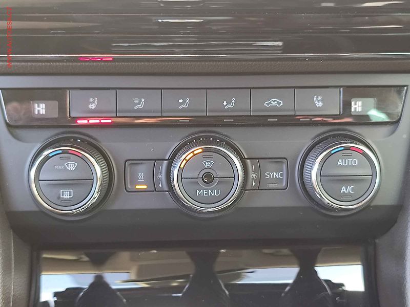Škoda Superb (2016) 2.0TSi 4x4, ČR, DSG, bixen - fotka 21 z 37