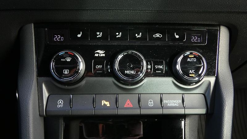 Škoda Karoq 1,5 TSI Sportline - fotka 17 z 23