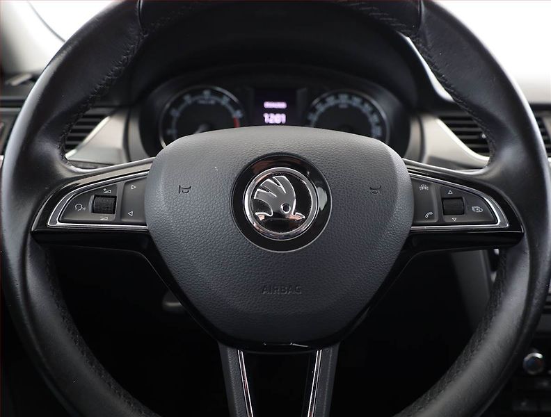 Škoda Rapid (2018) Spaceback 1.0 TSI, Navi - fotka 8 z 17