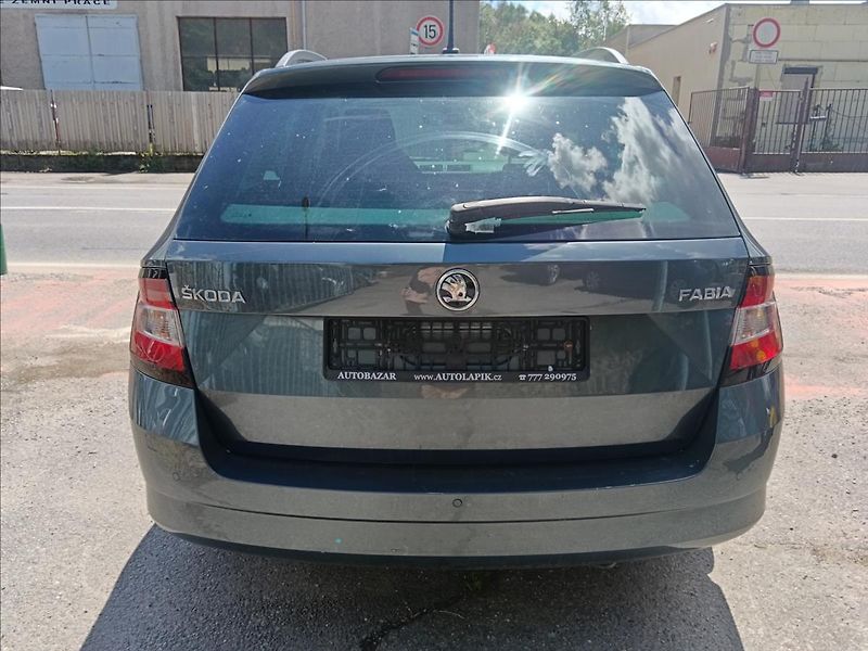 Škoda Fabia 1,2 TSi DSG  Joy - fotka 11 z 24