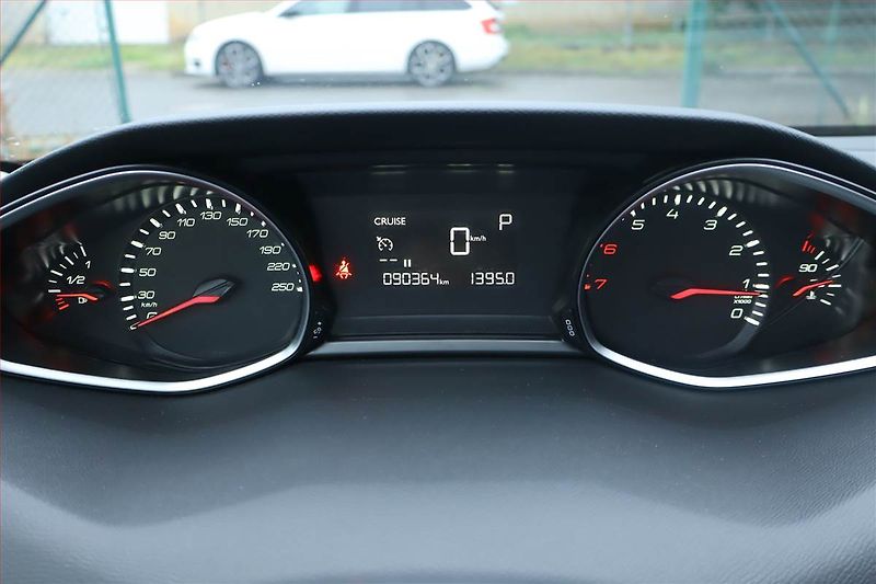 Peugeot 308 (2019) 1.2 PureTech, Automat - fotka 11 z 24
