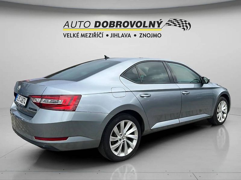 Škoda Superb Liftback 2.0 TDI DSG 140kW 6AT - fotka 9 z 36