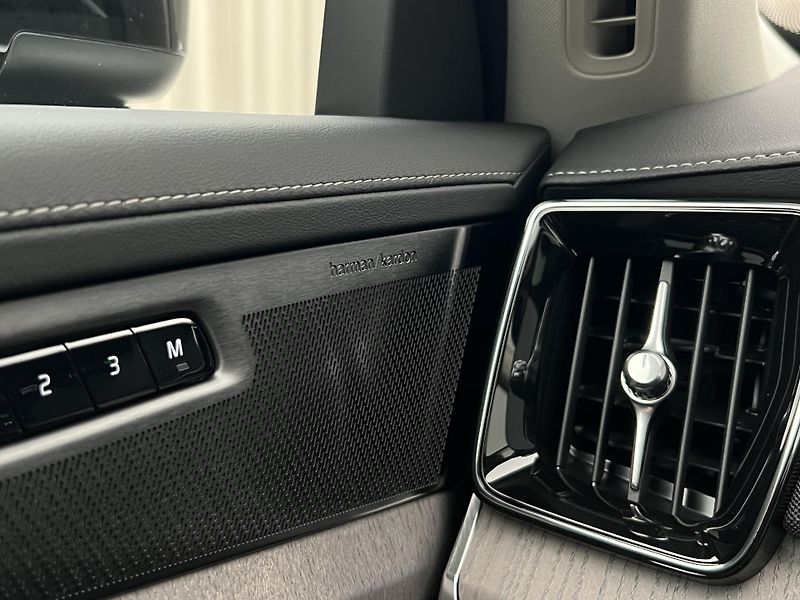 Volvo XC90 (2026) T8 AWD PLUS BRIGHT - fotka 27 z 45