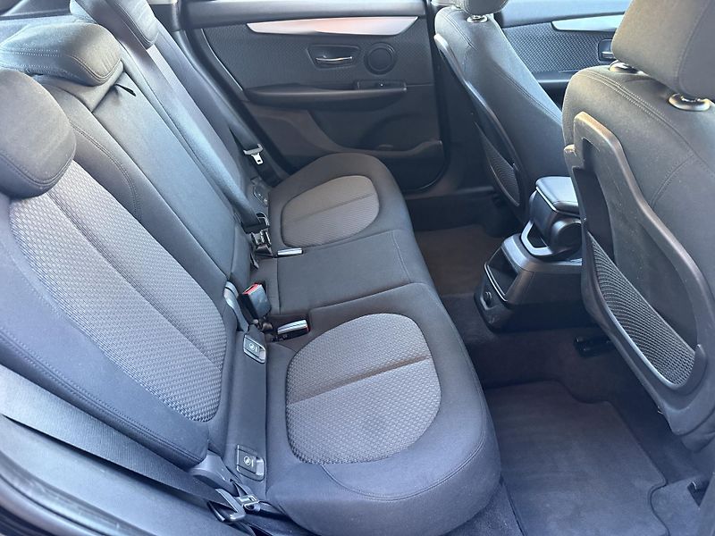 BMW Řada 2 218i Active Tourer - fotka 13 z 21