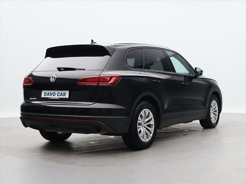 Volkswagen Touareg 3,0 V6TDI 170kW Aut.klima Tažn - fotka 7 z 30