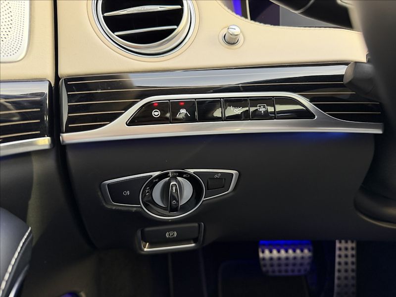 Mercedes-Benz Třídy S 560 4Matic AMG - fotka 14 z 32