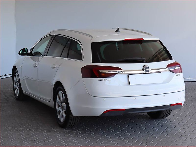 Peugeot 2008 (2021) Allure 1.2 PureTech, Automat - fotka 4 z 23