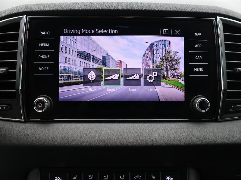 Škoda Karoq 1,5 TSI 110kW DSG CZ Style DPH - fotka 22 z 36