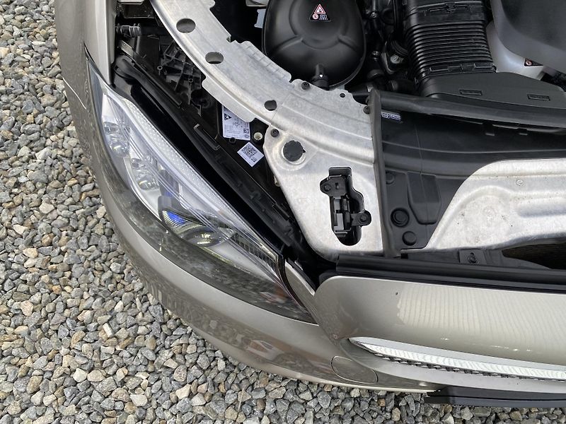 Mercedes-Benz Třídy C C 400 COUPE 4MATIC 51.000KM - fotka 74 z 149