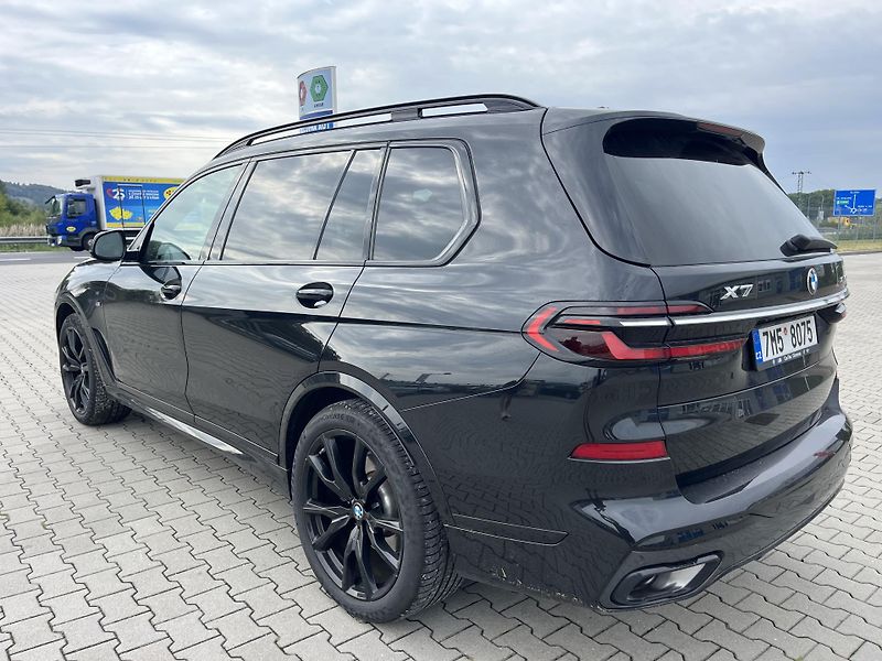 BMW X7 (2022) XDRIVE 4.0d - fotka 4 z 19