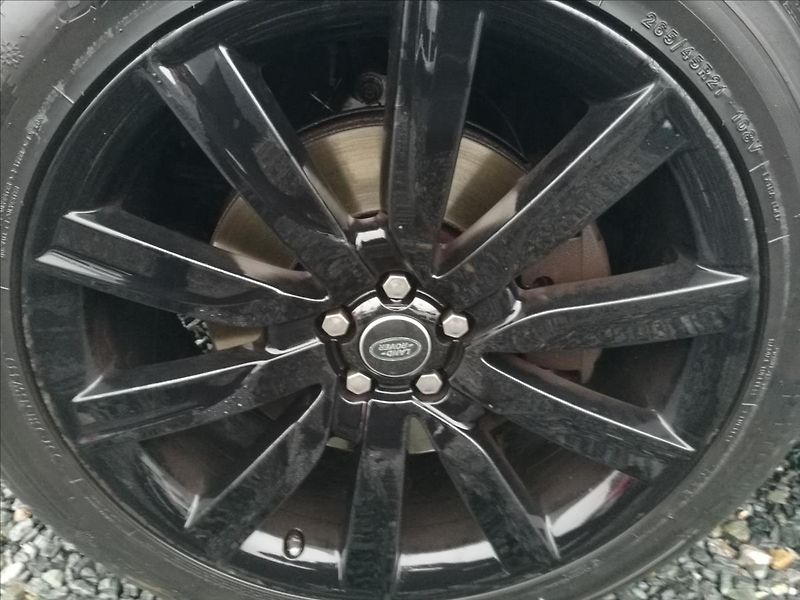 Land Rover Range Rover Velar 3,0 D300 SE - fotka 20 z 22