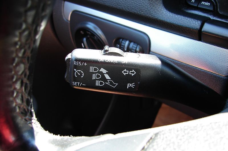 Volkswagen Golf V 1.9 TDi 105PS BlueMotion Pan - fotka 25 z 40