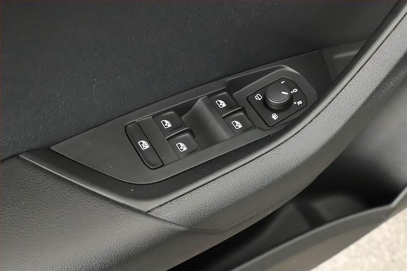 Škoda Karoq (2025) 2.0 TDI, Drive, FullLed - fotka 9 z 17
