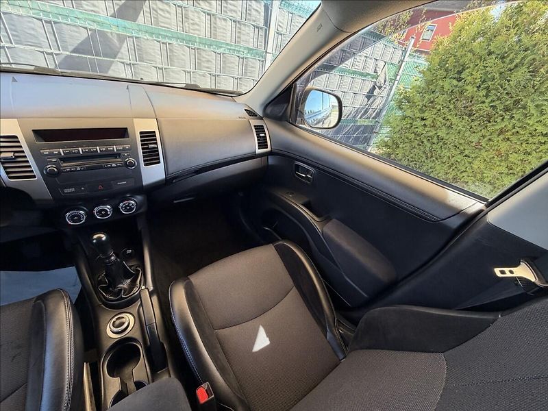 Citroën C-Crosser 2.2 HDi 4x4 - fotka 10 z 16