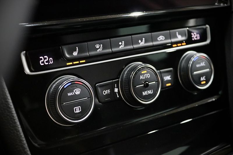 Volkswagen Golf Variant 7 FL 1.4 TSI 92 kW Highline - fotka 28 z 35