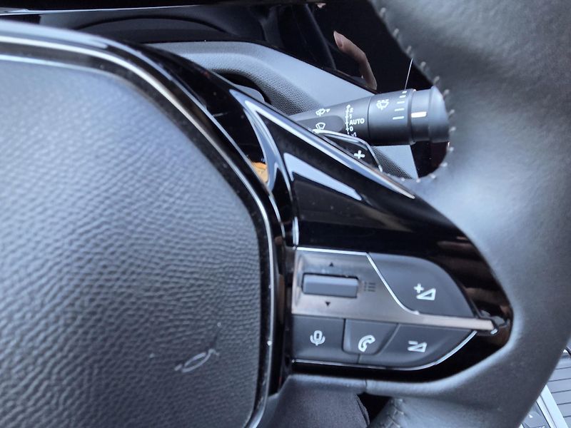 Peugeot 408 (2025) Hybrid e-DCS 145 ALLURE EAT6 - fotka 27 z 32