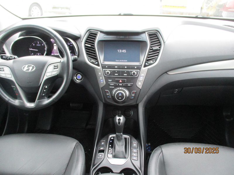 Hyundai Grand Santa Fe (2017) 2,2 CRDi AWD/ 4x4 - fotka 7 z 14