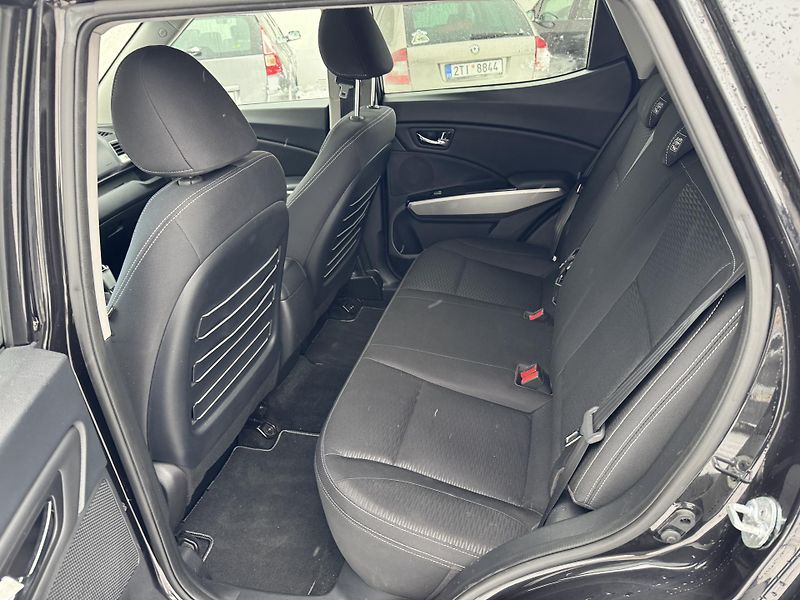 SsangYong Tivoli 1,6i 4x4 Automat - fotka 9 z 16