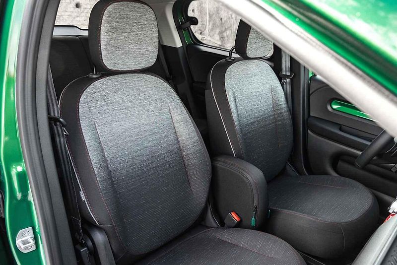 Tento malý elektromobil už budí zaslouženou pozornost v ulicích našeho hlavního města.