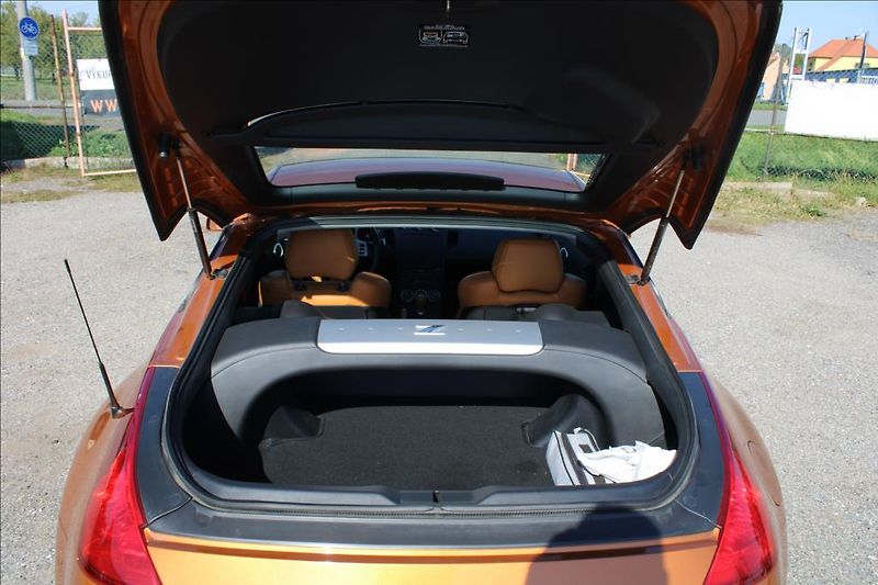 Nissan 350 Z 3,5 i  1.majitel,ČR,TOP STAV - fotka 13 z 35