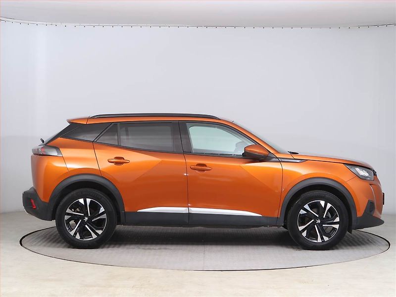 Peugeot 2008 (2021) 1.2 PureTech, Automat, ČR - fotka 6 z 14