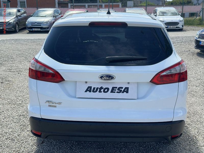 Ford Focus (2014) 1.6 TDCi, AC, výhřev sed - fotka 5 z 18