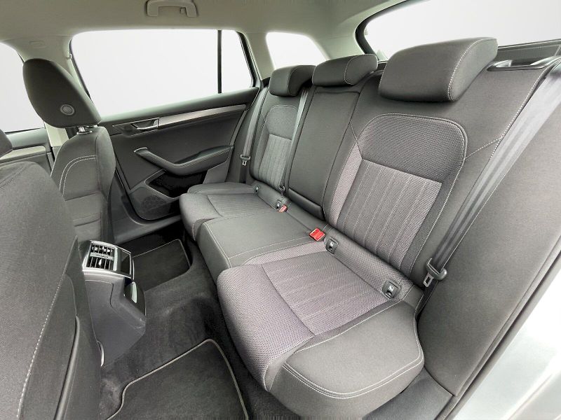 Škoda Superb (2022) 2.0 TDI 110kW DSG Style Plus c - fotka 25 z 34