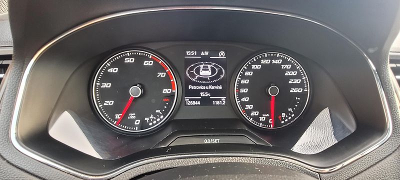 Seat Arona (2018) FR 1,5TSi 110kW benzín - fotka 24 z 47