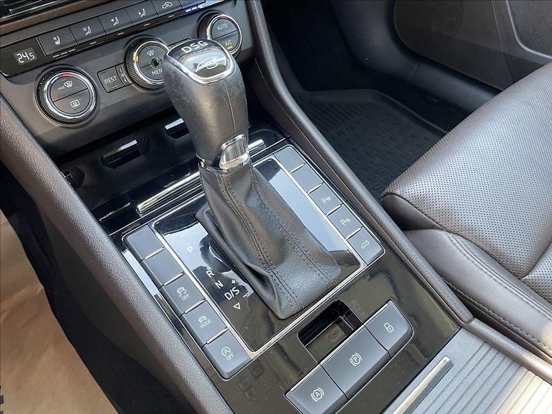 Škoda Superb 2,0 TDI 140KW 4X4 L&K DSG,ČR. - fotka 12 z 36