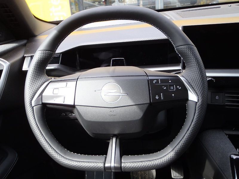 Opel Grandland Ultimate Hybrid 1.2T 107kW - fotka 14 z 37