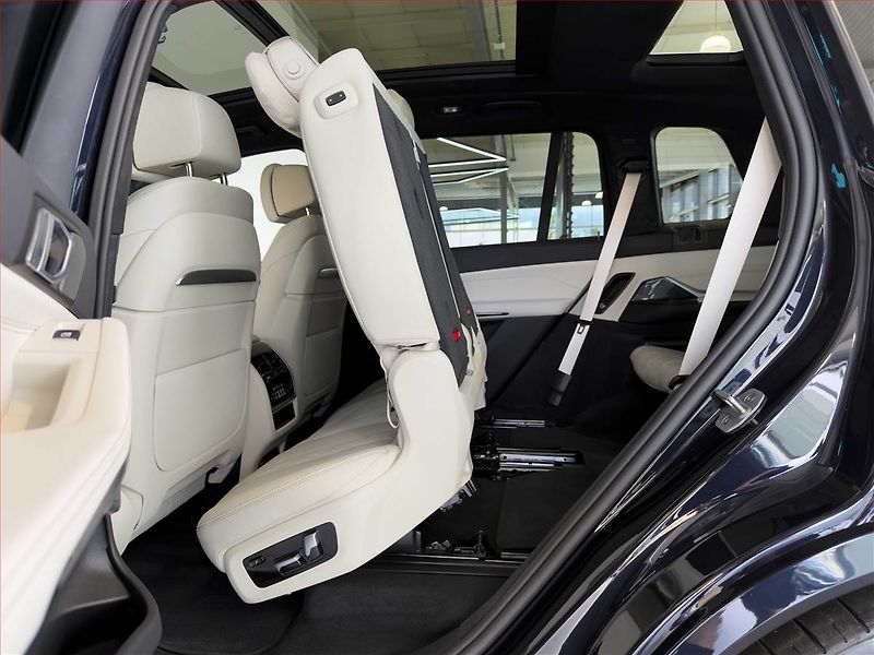 BMW X7 (2025) xDrive40d - fotka 20 z 23