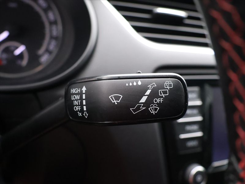 Škoda Octavia 2,0 TDI RS 135kW DSG Challenge - fotka 19 z 32