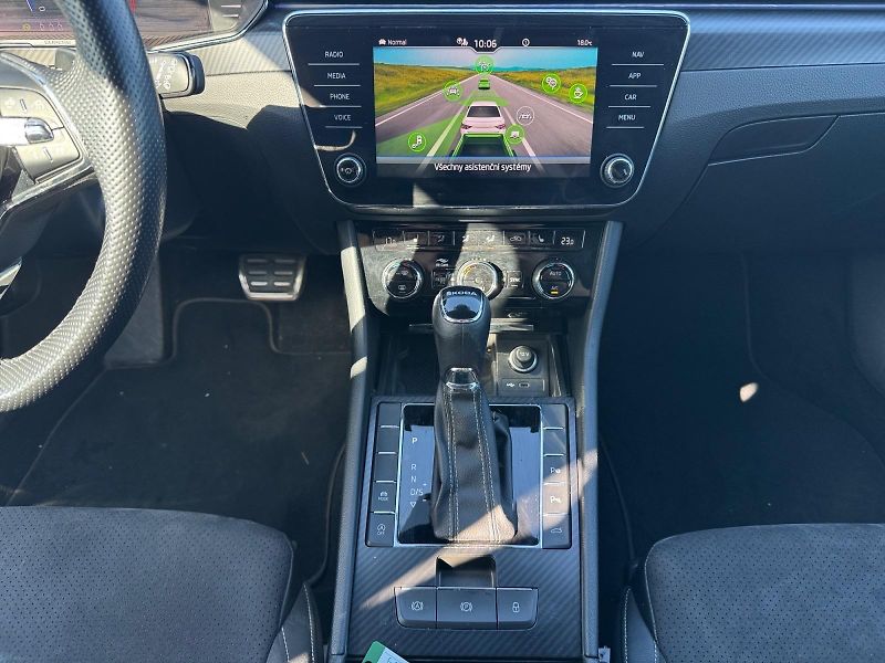 Škoda Superb (2022) SPORTLINE 1.5TSI 110kW DSG TAŽ - fotka 10 z 11