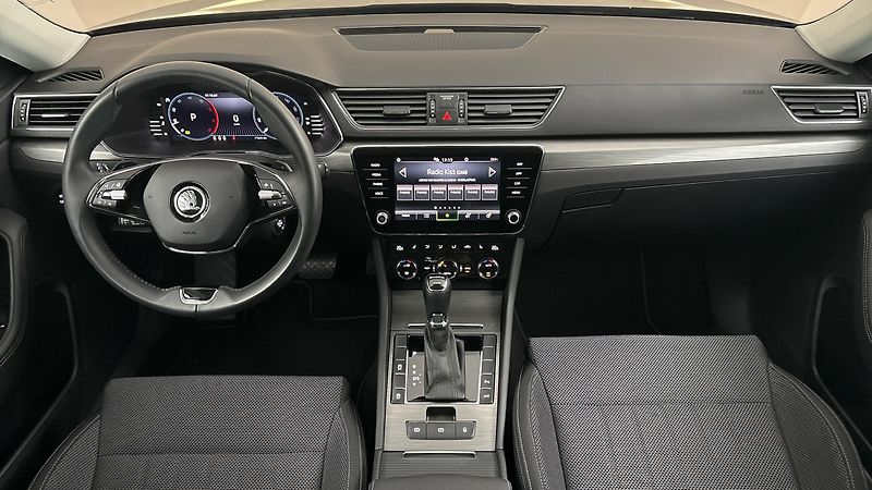 Škoda Superb 2.0 TDI DSG 4x4 Style Combi - fotka 8 z 27