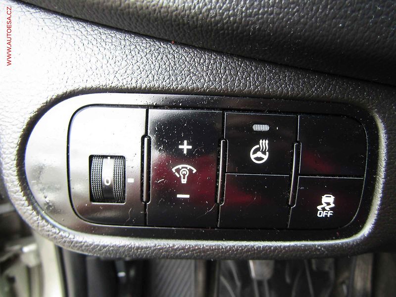 Kia Carens (2014) 1.7 CRDi, ČR, TZ - fotka 12 z 20