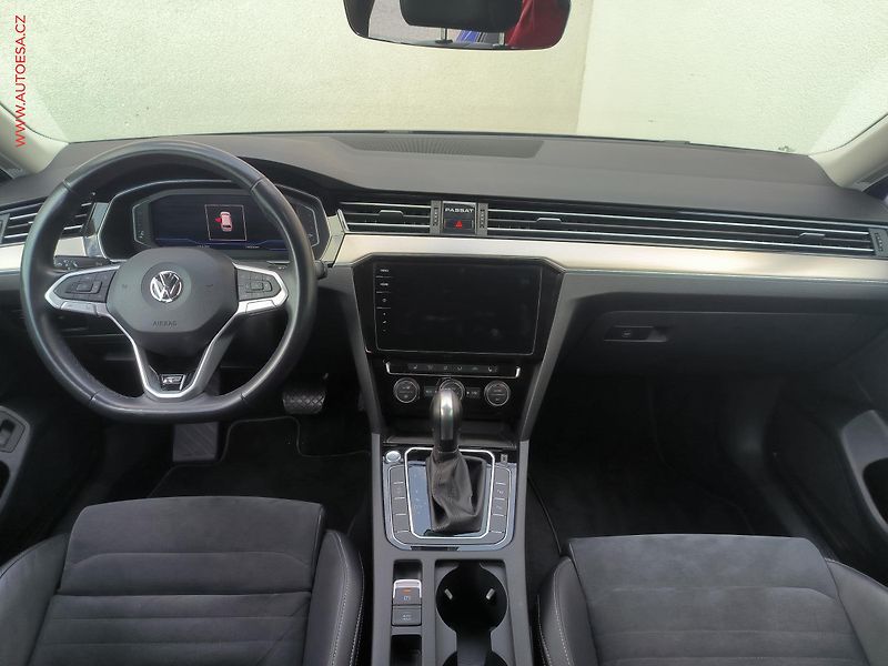Volkswagen Passat (2019) 2.0TDi, ČR, R-Line, DSG, LED - fotka 8 z 27