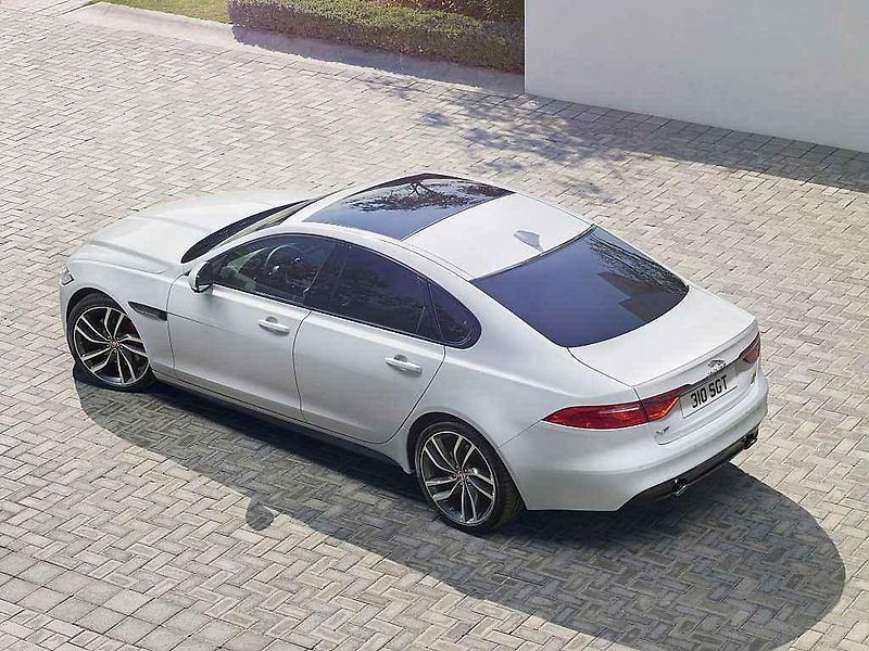 Jaguar XF.