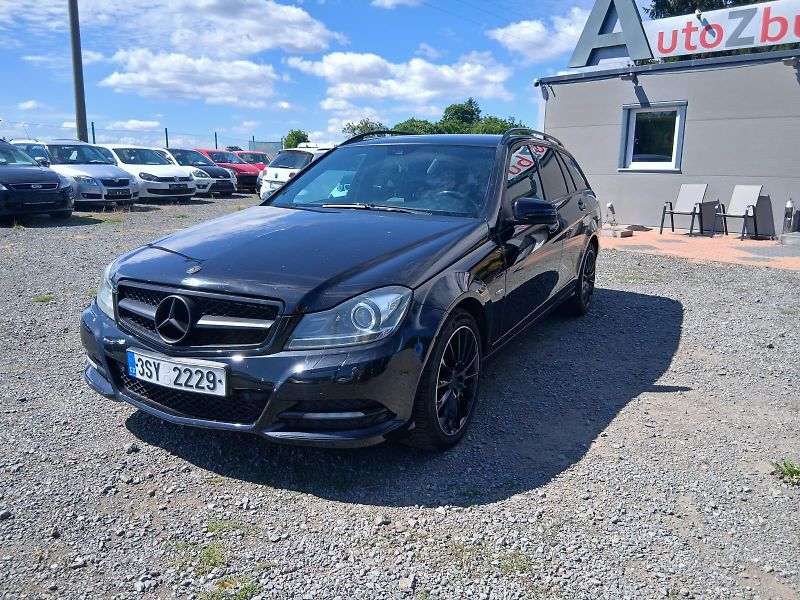 Mercedes-Benz Třídy C 180 CDI, AMG optik, Facelift - fotka 3 z 39