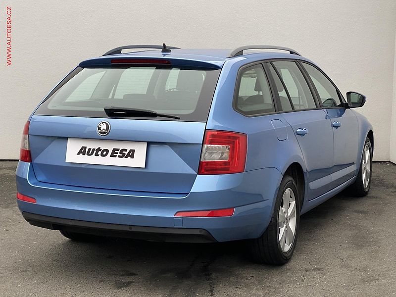 Škoda Octavia (2013) 2.0 TDi 4x4, Elegance, park - fotka 4 z 18